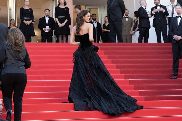 Antoine Dupont et Iris Mittenaere assistent au tapis rouge du Dossier 137 (Case 137) lors de la 78ème édition du Festival de Cannes au Palais des Festivals le 15 mai 2025 à Cannes, France. Photo by David NIVIERE/ABACAPRESS.COM