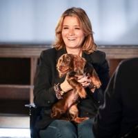 Pascale de La Tour du Pin prise de court en pleine émission par un geste inattendu de son compagnon Achille, adopté il y a plusieurs mois