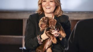 Pascale de La Tour du Pin prise de court en pleine émission par un geste inattendu de son compagnon Achille, adopté il y a plusieurs mois