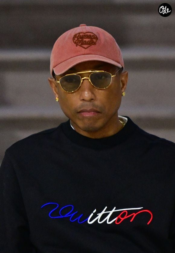 L'interprète de "Happy" s'apprête à donner un nouveau souffle inespéré au prestigieux hôtel Saint-James & Albany, avec les somptueux jardins des Tuileries en ligne de mire.

Pharrell Williams, auteur-compositeur-interprète, producteur de musique et créateur de mode américain lors de la séance plénière du deuxième jour du sommet pour l'action sur l'intelligence artificielle (IA) au Grand Palais à Paris, France, le 11 février 2025. © Christian Liewig/Bestimage