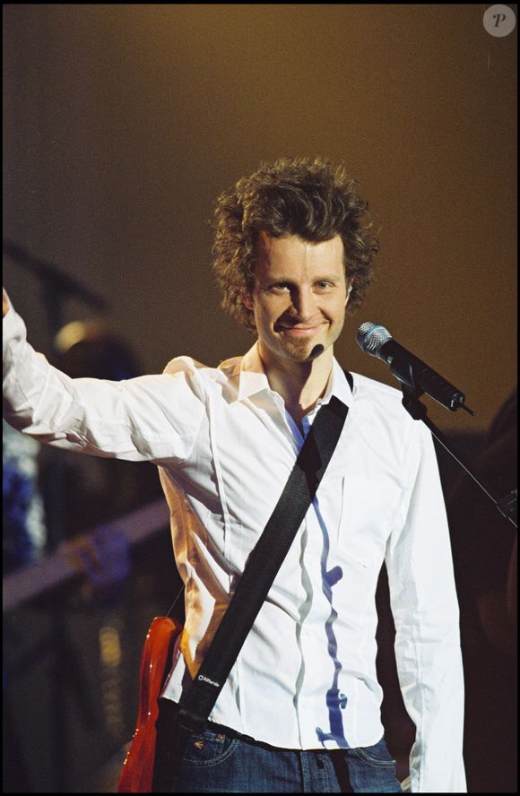 Archives - Le chanteur Sinclair sur scène lors de la cérémonie des Victoires de la musique, Zénith de Paris. Le 10 mars 2002.
Bestimage