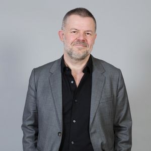 Exclusive - Eric Naulleau posant lors d'une séance photo dans le cadre des Prix Romy Schneider et Patrick Dewaere 2018 Awards qui se sont tenus à l'hôtel Lancaster à Paris, France, le 26 mars 2018. Photo by Jerome Domine/ABACAPRESS.COM