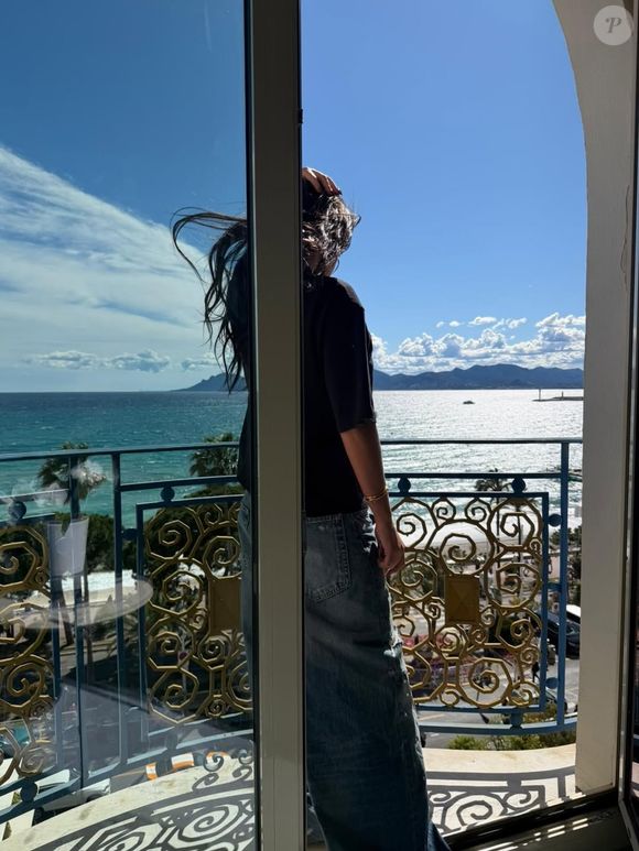 Adèle Exarchopoulos apparaît discrètement sur plusieurs photos publiées par l’acteur.

François Civil a dévoilé les coulisses de son Festival de Cannes. Capture d'écran Instagram