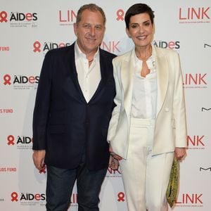 Le couple a récemment mis aux enchères sa sublime collection de céramiques à la prestigieuse maison Christie's.
Cristina Cordula et son mari Frédéric Cassin - 8ème édition du Dîner Link pour Aides au Pavillon Cambon à Paris, le 11 décembre 2017. © Coadic Guirec/Bestimage