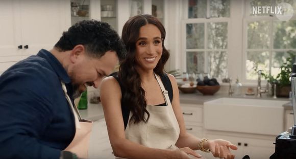 Los Angeles, CA - Le prince Harry se blottit contre Meghan Markle dans la première bande-annonce de sa nouvelle série Netflix With Love, Meghan. La duchesse de Sussex est de retour sur les écrans de télévision. Meghan s'est rapprochée de son mari, le prince Harry, alors que Netflix diffusait le premier teaser de sa nouvelle série With Love, Meghan, qu'elle a posté sur son nouveau compte Instagram.©Backgrid USA / Bestimage