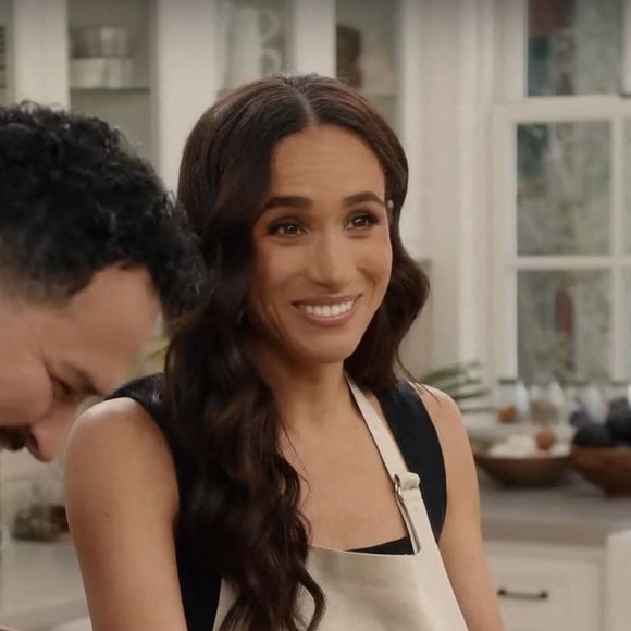 Los Angeles, CA - Le prince Harry se blottit contre Meghan Markle dans la première bande-annonce de sa nouvelle série Netflix With Love, Meghan. La duchesse de Sussex est de retour sur les écrans de télévision. Meghan s'est rapprochée de son mari, le prince Harry, alors que Netflix diffusait le premier teaser de sa nouvelle série With Love, Meghan, qu'elle a posté sur son nouveau compte Instagram.©Backgrid USA / Bestimage