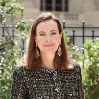 Carole Bouquet resplendissante à 68 ans : son astuce anti-âge simple pour raffermir son visage