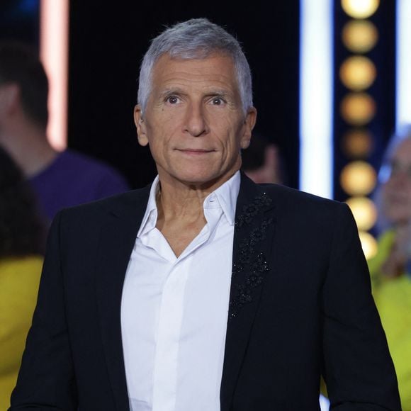 "Il a la réputation de ne pas être gentil Nagui ?", lui demande l'animateur. "Il est caustique, oui il est caustique", répond Isabelle Morini-Bosc. 

Nagui - Les célébrités se mobilisent pour la 38ème édition du "Téléthon" dans les studios de France 2 à Paris © Coadic Guirec / Bestimage