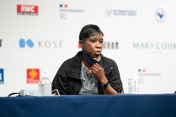 Dans le New York Post, elle confie être "en colère" et avoir "parfois envie de pleurer".

Surya Bonaly, marraine des mondiaux de patinage artistique 2022 lors de la présentation de la sculpture "20 février 1998, Nagano" de l'artiste Pierre Larauza, le sculpteur à Montpellier, France, le 22 mars 2022. © Stéphanie Gouiran/Panoramic/Bestimage