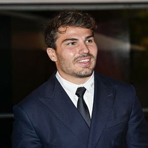 Antoine Dupont lors d'une soirée de présentation du Qatar Prix de l'Arc de Triomphe, le 2 octobre 2025 à Paris, France. Photo par Victor Joly/ABACAPRESS.COM
