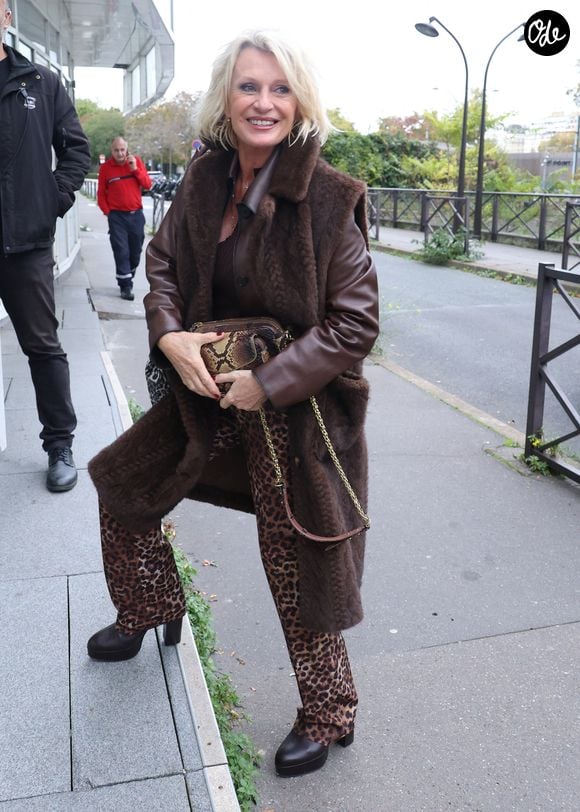 Dans sa série "Les Rendez-vous de Sophie", l’animatrice de 63 ans partage ses inspirations avec ses abonnés.

Sophie Davant lors de l'enregistrement de l'émission "Vivement Dimanche" à Paris le 22 octobre 2025.

© Bestimage
