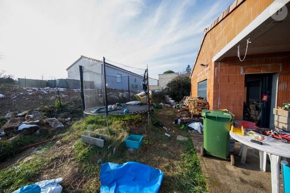 La maison en construction de Delphine Jubillar (Aussaguel) , disparue sans laisser de traces depuis le 16 décembre 2020 à Cagnac les Mines dans le Tarn. Un gendarme et une équipe du service des eaux ont mené des investigations pour chercher des traces dans le réseau raccordé à la maison. Le 7 janvier 2021 © Frédéric Maligne / Bestimage