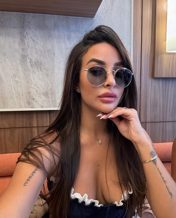 Si l'affaire doit être rejugée dans les prochains jours, l'ancienne star de télé-réalité écope pour l'heure d'un an de prison ferme et de 25 000 euros d'amende.

Rym renom sur Instagram
