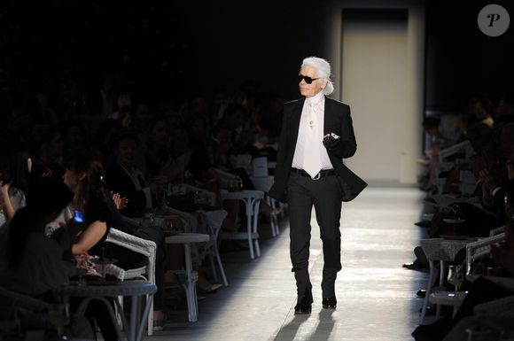 La chatte de Karl Lagerfeld vient de décrocher son premier rôle au cinéma.

Karl Lagerfeld au défilé de mode haute-couture Chanel, le 3 juillet 2012. 

Photo : Rindoff-Borde / Bestimage
