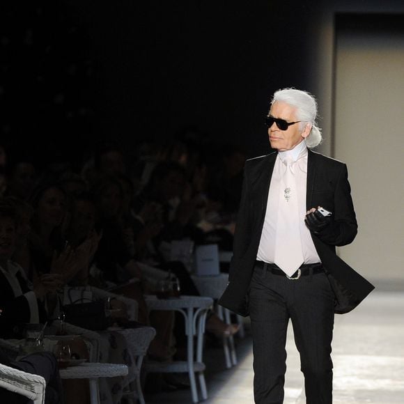 La chatte de Karl Lagerfeld vient de décrocher son premier rôle au cinéma.

Karl Lagerfeld au défilé de mode haute-couture Chanel, le 3 juillet 2012. 

Photo : Rindoff-Borde / Bestimage