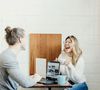 Leur silence serait une forme de tri et de sélection des informations avant de s’exprimer.

Photo prise par Brooke Cagle / Unsplash