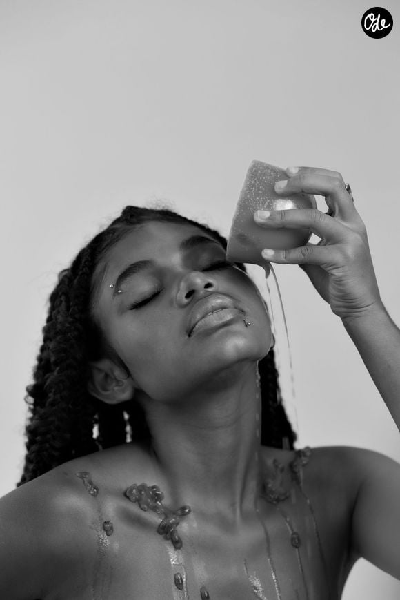 Elle explique également que si les jus de fruits apportent de la couleur, leurs acides et allergènes risquent de provoquer de sévères réactions cutanées. Mieux vaut donc éviter !