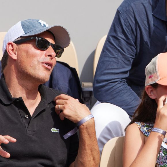 Et la jeune fille a effectivement bien grandi. Elle qui s'affichait il y a quelques années avec son papa à Roland-Garros. 

Exclusif - Marc-Olivier Fogiel et sa fille Mila en tribunes des Internationaux de France de tennis de Roland Garros 2023 à Paris le 10 juin 2023. © Jacovides-Moreau / Bestimage