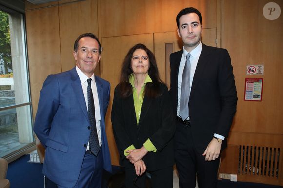 Son fils aîné, Jean-Victor Meyers, âgé de 38 ans, lui a succédé, marquant la quatrième génération familiale à occuper un rôle clé dans l’entreprise. 

Nicolas Hieronimus (Directeur Général du groupe L'Oréal), Françoise Bettencourt Meyers et son fils Jean-Victor Meyers - Prix International L’Oréal-UNESCO pour les Femmes et la Science à l’UNESCO, Paris, France le 12 Juin 2025.

© Bertrand Rindoff / Bestimage