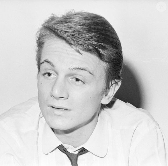 Archives - En France, Claude François posant le 22 janvier 1964.