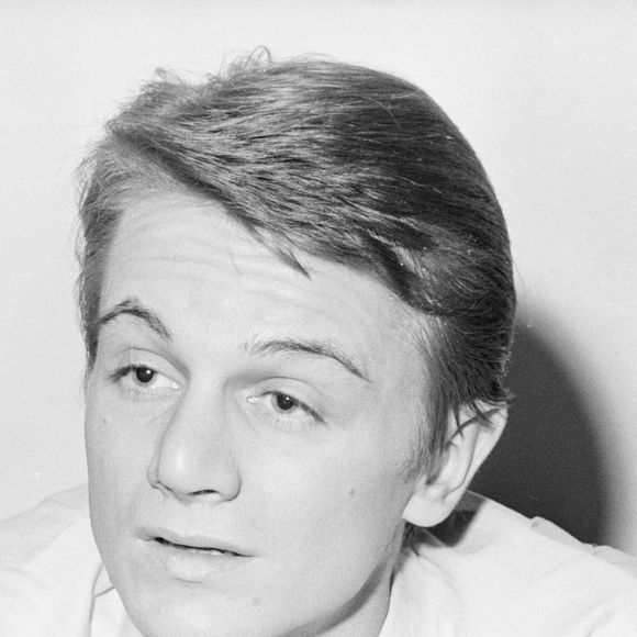 Archives - En France, Claude François posant le 22 janvier 1964.