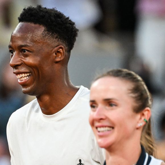 "Elina, donc là je vais te remercier. Je voudrais remercier ma femme parce que sans elle, je ne serais peut-être pas encore là ce soir”, a-t-il déclaré.

Elina Svitolina et Gael Monfils à la soirée "Gael & Friends" à Roland Garros sur le court Phlippe Chatrier à Paris le 21 mai 2026.  Zuma Press / Bestimage