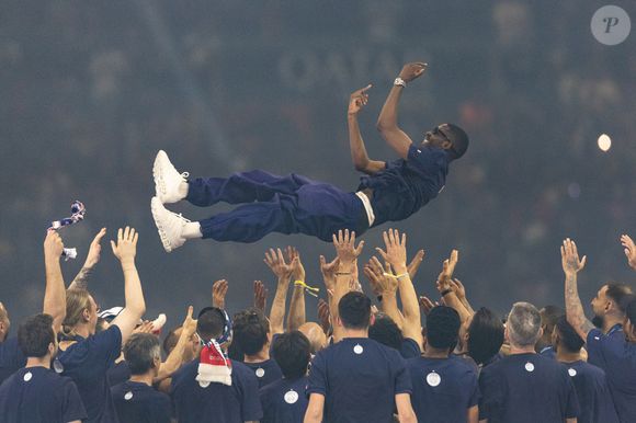 Ousmane Dembélé - Les joueurs du PSG célèbrent leur titre de Champion d'Europe au Parc Des Princes à Paris, le 1er juin 2025.
© Cyril Moreau/Bestimage