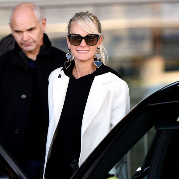 Laeticia Hallyday arrive à l'aéroport Charles de Gaulle à Paris, en France, avec ses filles Jade et Joy et son frère Grégory, le 19 novembre 2019. Photo by ABACAPRESS.COM