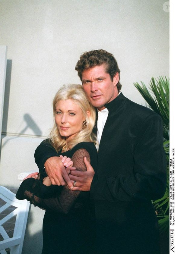 David Hasselhoff et son ex femme Pamela célèbrent le centième épisode de la série "Alerte à Malibu" à Los Angeles en 1994.