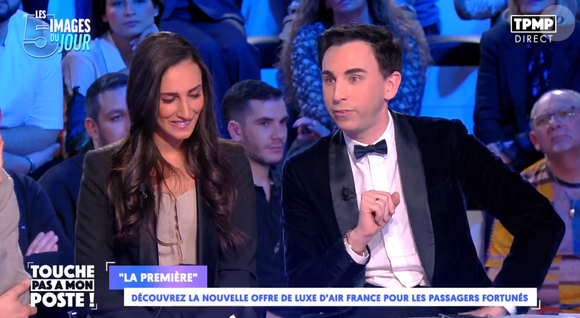 Un chroniqueur de "TPMP" dévoile son astuce pour être côté hublot dans l'avion