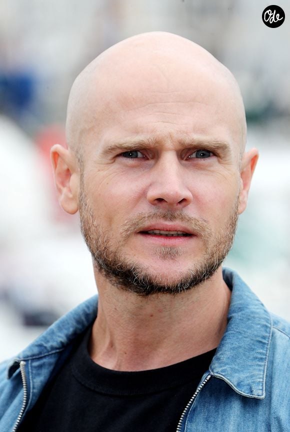 "C’était au départ un cancer d’un testicule. Le problème, c’est que malheureusement j’ai attendu. Je tournais en même temps, j’étais jeune acteur, je n’avais pas osé dire que j’avais un problème... J’ai vraiment attendu longtemps", racontait-il.

Nicolas Gob - Photocall du film "Le combat d'Alice" lors de la 26ème Edition du Festival de la Fiction de La Rochelle. Le 11 septembre 2024
© Patrick Bernard / Bestimage