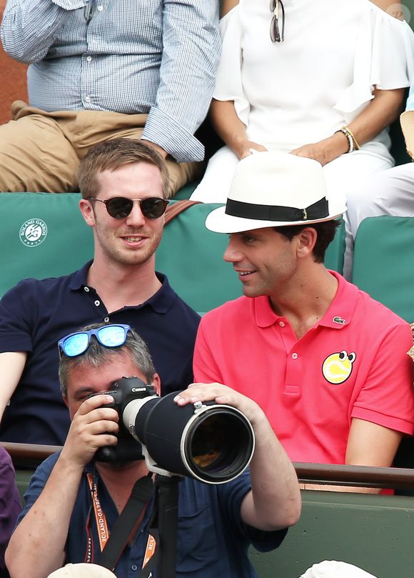 Le chanteur Mika et son compagnon Andy Dermanis - People dans les tribunes lors de la finale homme des Internationaux de Tennis de Roland-Garros à Paris le 11 juin 2017.
© Dominique Jacovides-Cyril Moreau / Bestimage