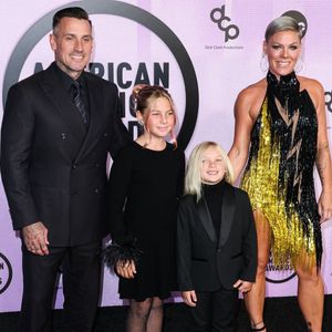 Carey Hart, Willow Hart, Jameson Hart, Pink, P!nk, Alecia Beth Moore Hart - 50ème cérémonie des American Music Awards à Los Angeles, le 20 novembre 2022.
Backgrid USA / Bestimage
