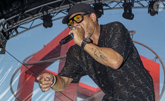 JoeyStarr en concert gratuit a Béthune dans le cadre du Feu d'artifice du 13 juillet 2025. © Stéphane Vansteenkiste/Bestimage