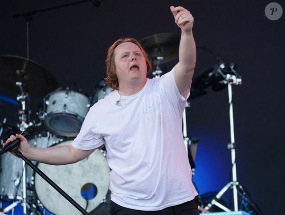 Lewis Capaldi se produit sur la scène Pyramid, au festival de Glastonbury à Worthy Farm dans le Somerset. Date de la photo : samedi 24 juin 2023. Yui Mok/PA Wire.