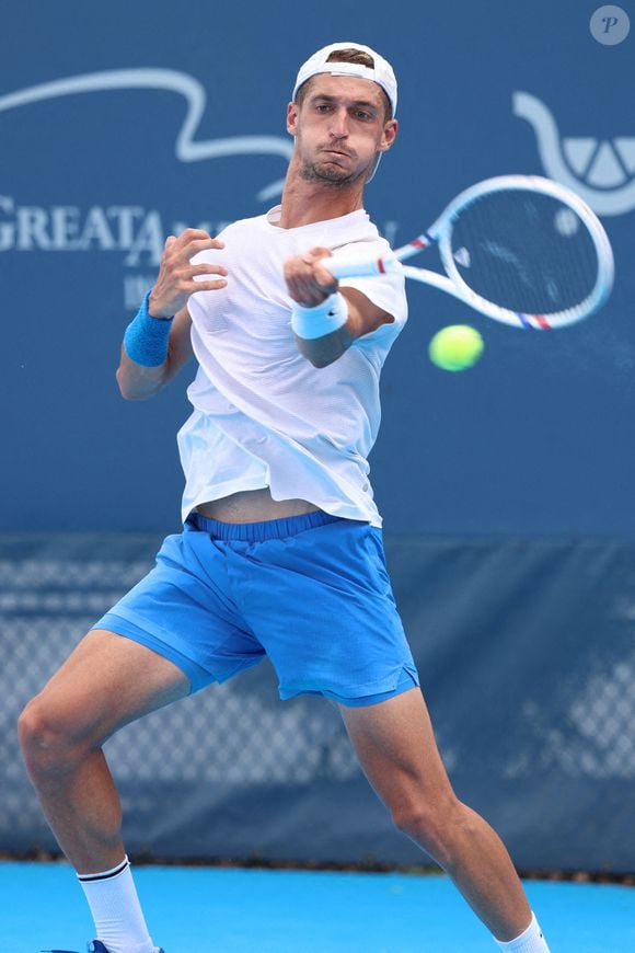 Le tennisman français explique au "Parisien" les avantages et les inconvénients d'être HPI

Terence Atmane frappe une balle contre Yoshihito Nishioka lors du tournoi de tennis Cincinnati le 7 août 2025  - Photo de Wally Nell/ZUMAPress/ABACAPRESS.COM
