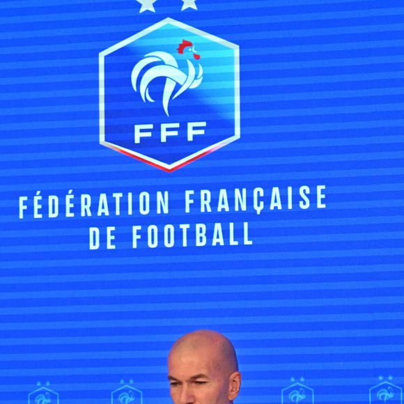 L'ancien international français de football Zinédine Zidane (à droite) s'exprime aux côtés du président de la Fédération française de football, Philippe Diallo (à gauche), lors d'une conférence de presse visant à le présenter comme le nouveau sélectionneur de l'équipe de France, au siège de la Fédération française de football (FFF) à Paris, le 28 juillet 2026. © Christian Liewig/Bestimage
