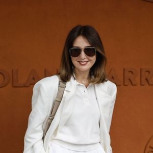 Elsa Zylberstein lors des Internationaux de France de Tennis de Roland Garros 2025, à Paris, France, le 7 juin 2025. 

© Cyril Moreau / Bestimage