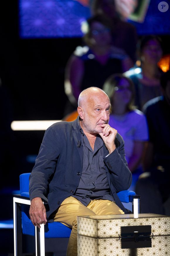 Exclusif - François Berléand lors de l'enregistrement de l'émission "La Boîte à secrets", présentée par F.Bollaert et diffusée le 26 septembre 2025 sur France 3, dans les studios du Lendit à Saint-Denis, Seine Saint-Denis, France, le 8 septembre 2025. © Pierre Perusseau/Bestimage