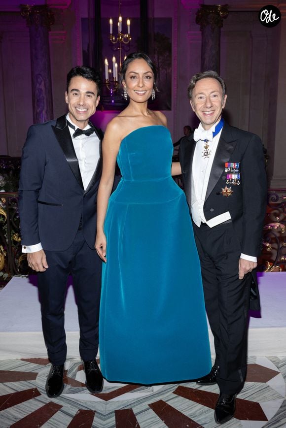 Yori Bailleres, Leïla Kaddour-Boudadi et Stéphane Bern - Arrivée des invités et des familles à l'hôtel Shangri-La Paris pour Le Bal 2023, le 25 novembre 2023. © Le Bal / Borde / Moreau / Bestimage