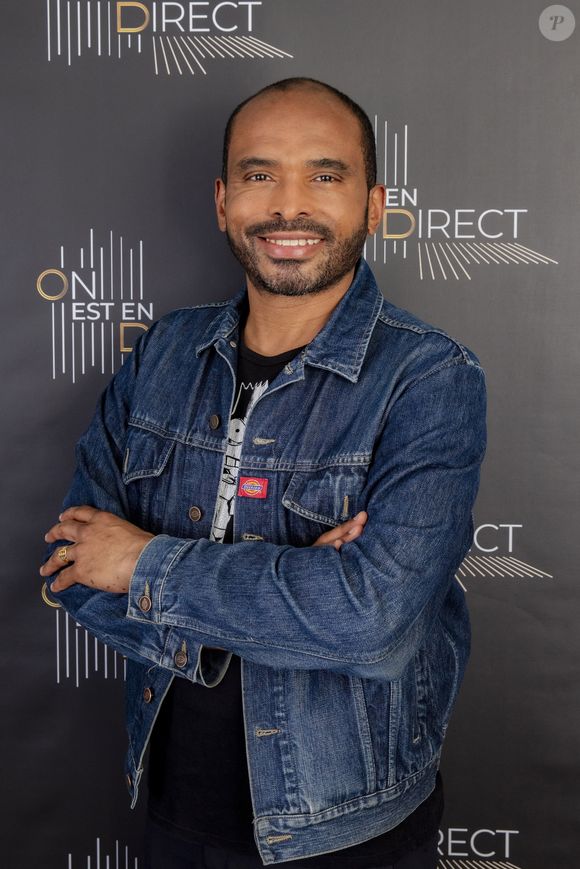 Il a dévoilé qu'il avait acheté à Fontainebleau 
Exclusif - Ali Rebeihi (France 2 et France Inter) - Backstage de l'enregistrement de l'émission "On Est En Direct" (OEED), Spéciale 100 ans de la radio, présentée par L.Ruquier, diffusée sur France 2 le 8 mai
© Jack Tribeca / Bestimage