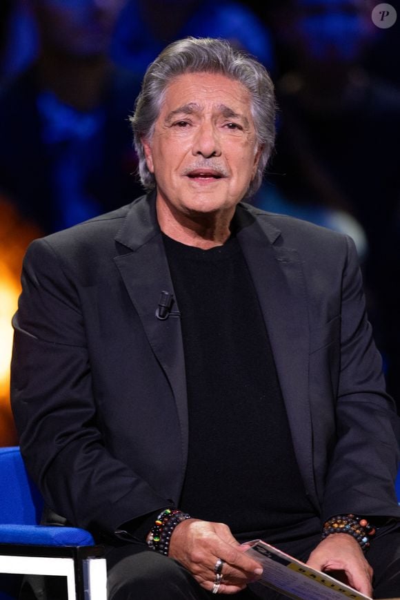 Tous les trois sont issus du monde de la musique !

Exclusif - Frédéric François lors de l'enregistrement de l'émission "La Boîte à secrets", présentée par F.Bollaert et diffusée le 16 janvier 2026 sur France 3, dans les studios du Lendit à Saint-Denis, France, le 16 décembre 2025. © Cyril Moreau/Bestimage