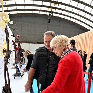 à l'occasion d'une édition toute spéciale. On vous dit tout.

Exclusif - Pascal Lac et Mercotte durant la sixième édition, le 3 février 2026, du Trophée Cacao Criollo, du nom de la plus rare et plus recherchée de toutes les variétés de cacao, sous la houlette de l'artisan chocolatier niçois Pascal LAC, organisé dans le cadre du salon Agecotel à Nice qui s'est déroulé du 1 au 3 février. © Bruno Bebert / Bestimage