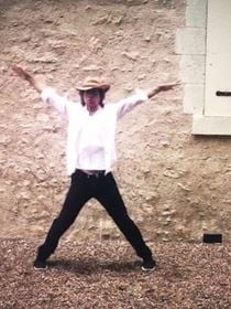 Mick Jagger : ce château français digne d’un conte de fées avec piscine, tennis et jardin spectaculaire abrite un studio d’enregistrement discret