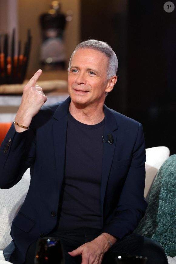 Une confidence survenue lors d'une discussion autour de la charge mentale.

Exclusif - Samuel Etienne lors de l'enregistrement de la nouvelle émission "Bertrand n'a pas sommeil", présentée par B.Chameroy et diffusée le 19 janvier sur France 2
Dominique Jacovides / Bestimage