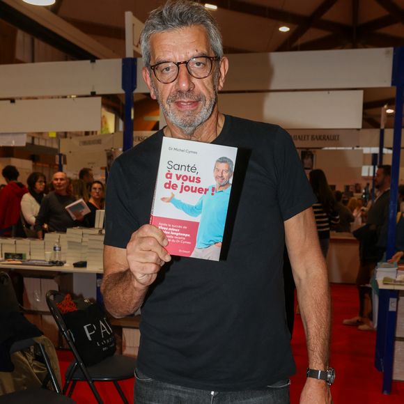 Michel Cymès, à la Halle Georges Brassens de Brive-la-Gaillarde pour la Foire du Livre de Brive , le 9 novembre 2024. © Jean-Marc Lhomer / Bestimage