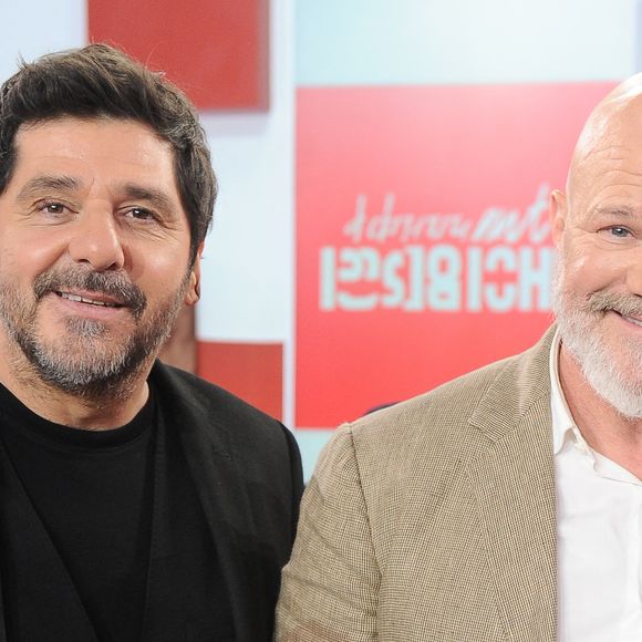 Exclusif - Patrick Fiori et Philippe Etchebest lors de l'enregistrement de l'émission Vivement dimanche au studio Rive gauche, présentée par M.Drucker, diffusée sur France 3 le 17 mai 2026, à Paris, France, le 21 avril 2026. © Guillaume Gaffiot/Bestimage