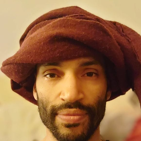 Abraham, l'aîné, est un musicien touche à tout...

Abraham Diallo alias Tismé, l'un des fils de Clémentine Célarié est lui aussi un artiste de talent. Sa spécialité : la musique !