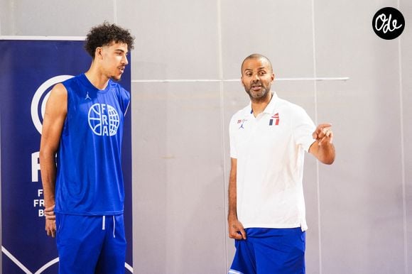 Nathan SOLIMAN, de l'équipe de France U17, et Tony Parker, sélectionneur de l'équipe de France U17, lors de la conférence de presse à l'INSEP le 23 juin 2026 à Vincennes, en France. 

Photo de Emilian Baldow/Icon Sport/ABACAPRESS.COM