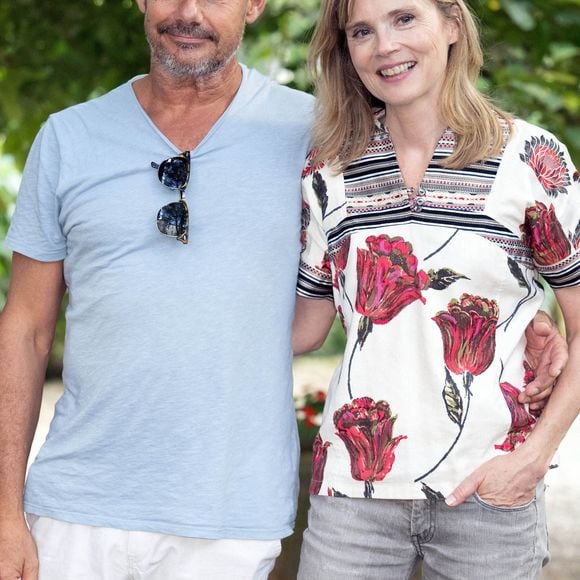 La comédienne n'en dira pas plus ne donnant ni l'emplacement de l'ex-Inconnu...

Bernard Campan et Isabelle Carre assistent au Photocall de La Degustation lors du 15ème Festival du Film Francophone d'Angoulême, le 26 août 2022 à Angoulême, France. Photo by David Niviere/ABACAPRESS.COM